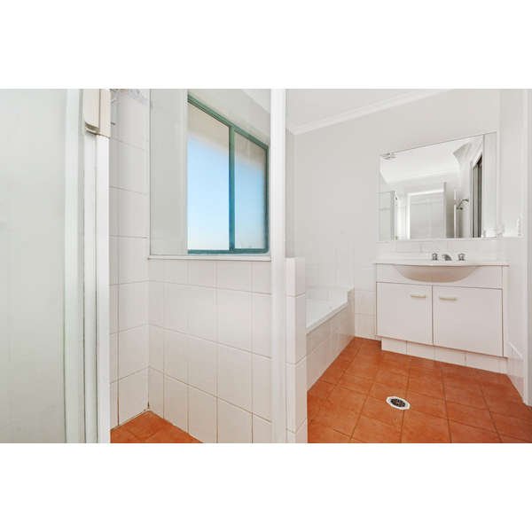 2/92-96 Greenway Drive BANORA POINT 4