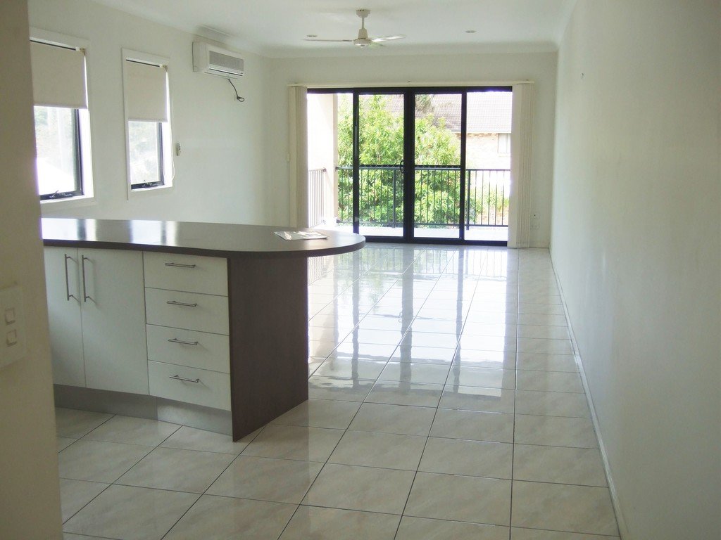 2/92 Sunshine Parade MIAMI 3