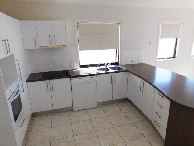 2/92 Sunshine Parade MIAMI 4