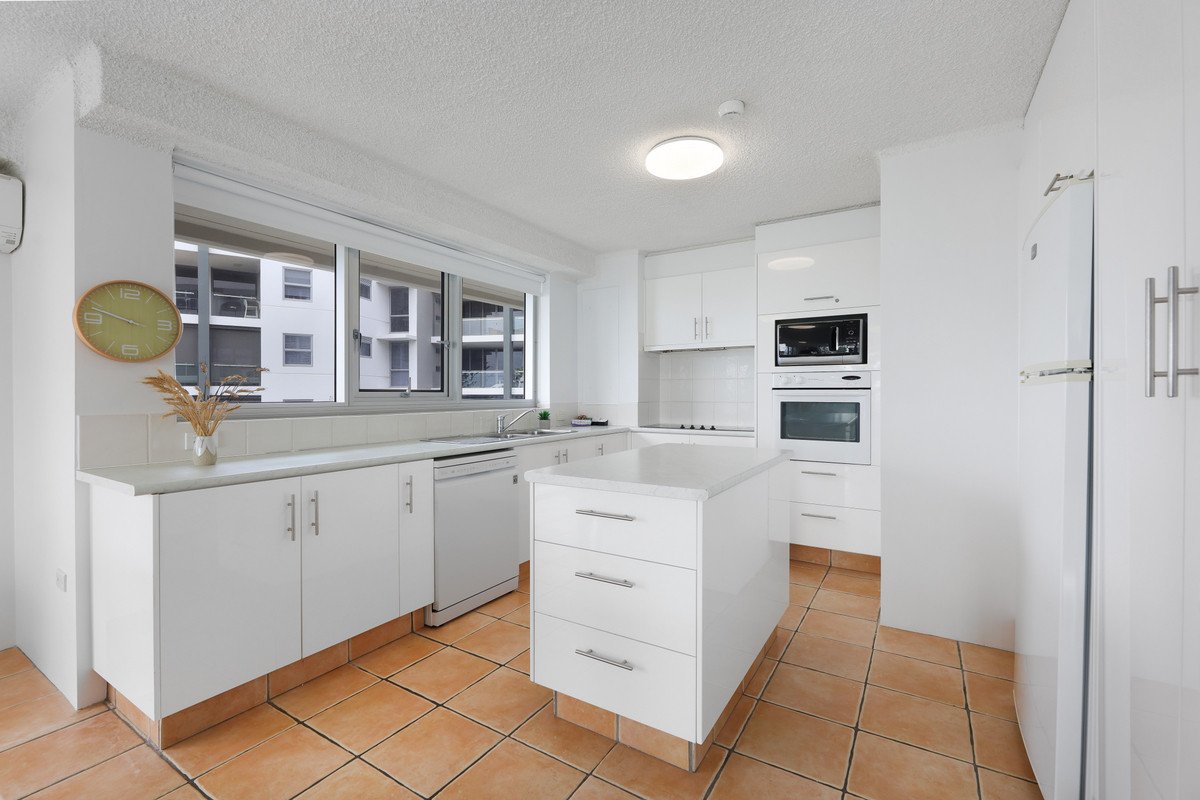 29/202 The Esplanade Burleigh Heads 12