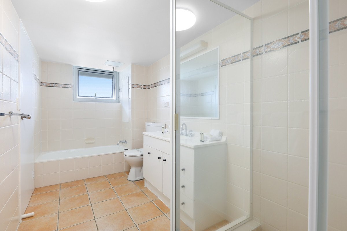 29/202 The Esplanade Burleigh Heads 21