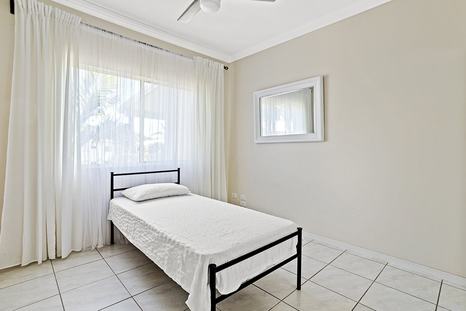 29/21 Shute Harbour Road CANNONVALE 12