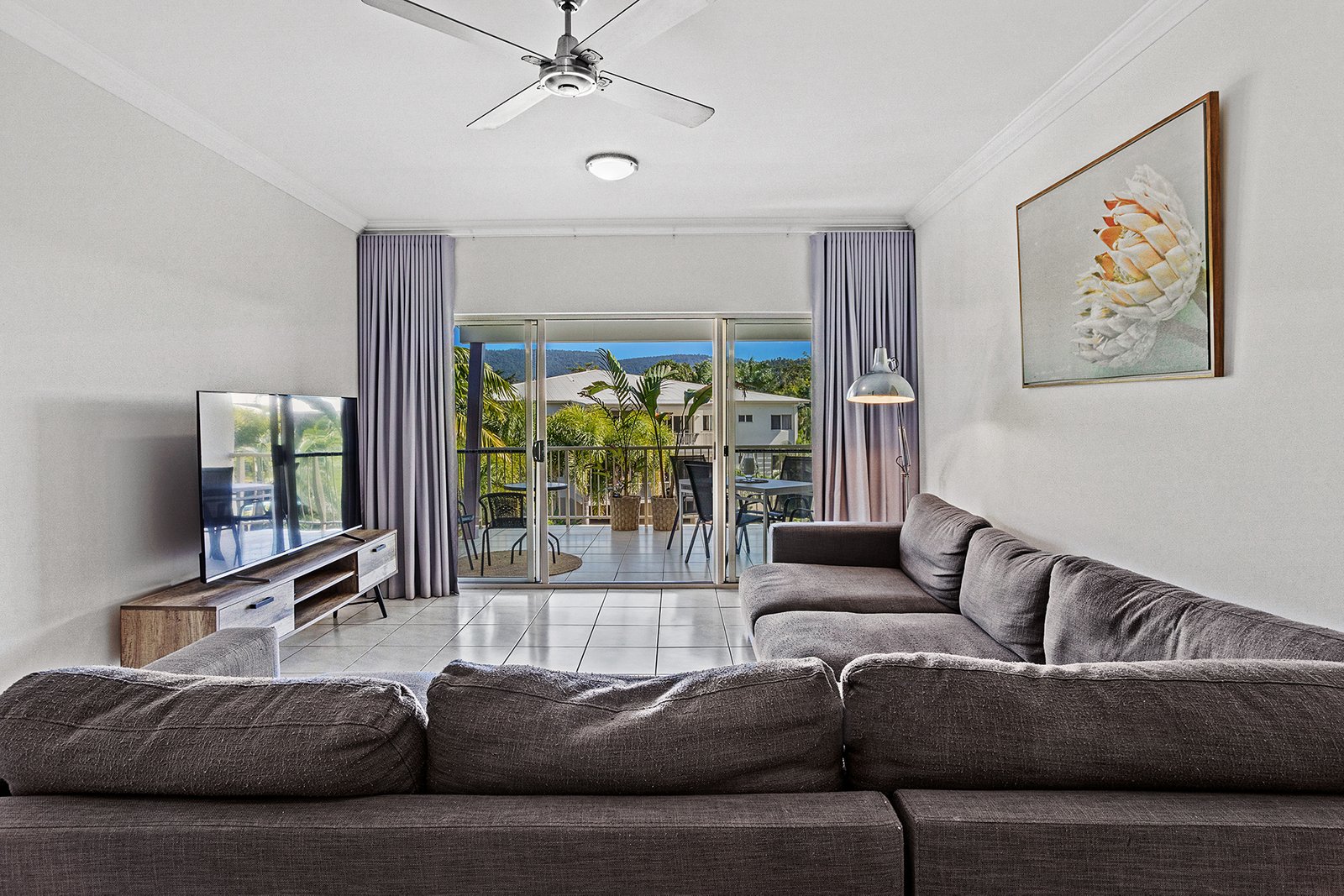 29/21 Shute Harbour Road CANNONVALE 3