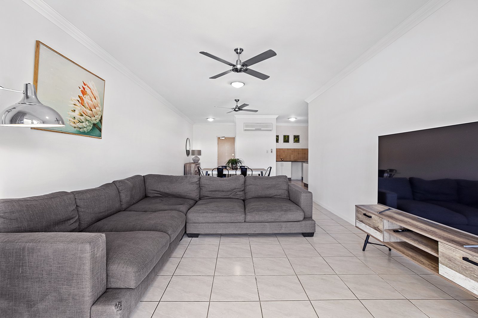 29/21 Shute Harbour Road CANNONVALE 4