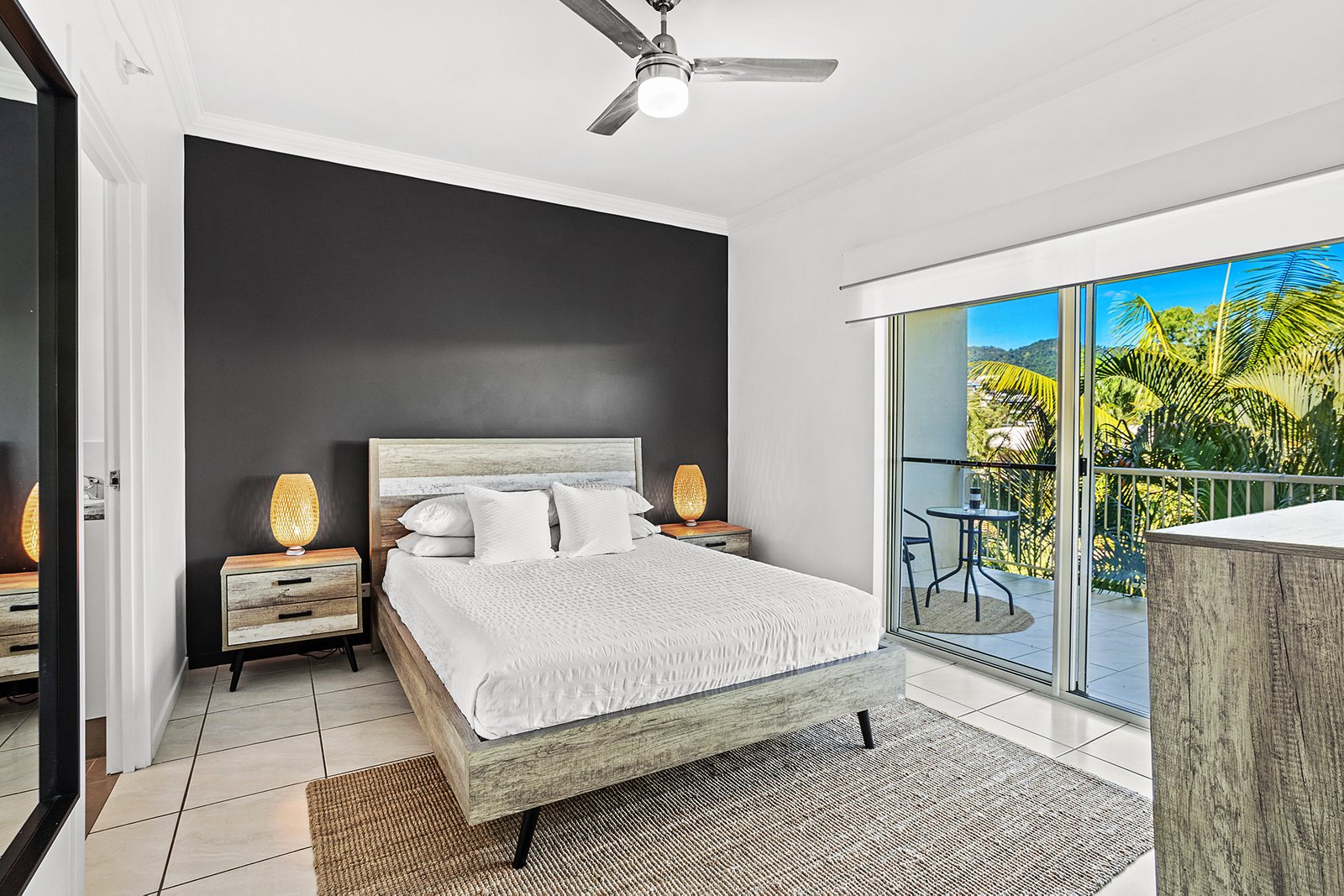 29/21 Shute Harbour Road CANNONVALE 9