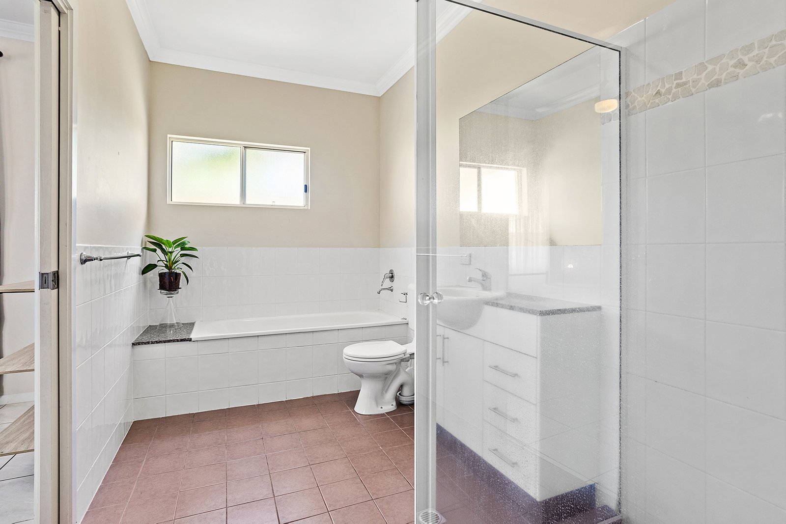 29/21 Shute Harbour Road CANNONVALE 14