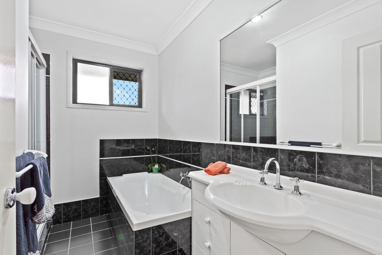 2/93 Paddington Drive CARRARA 11
