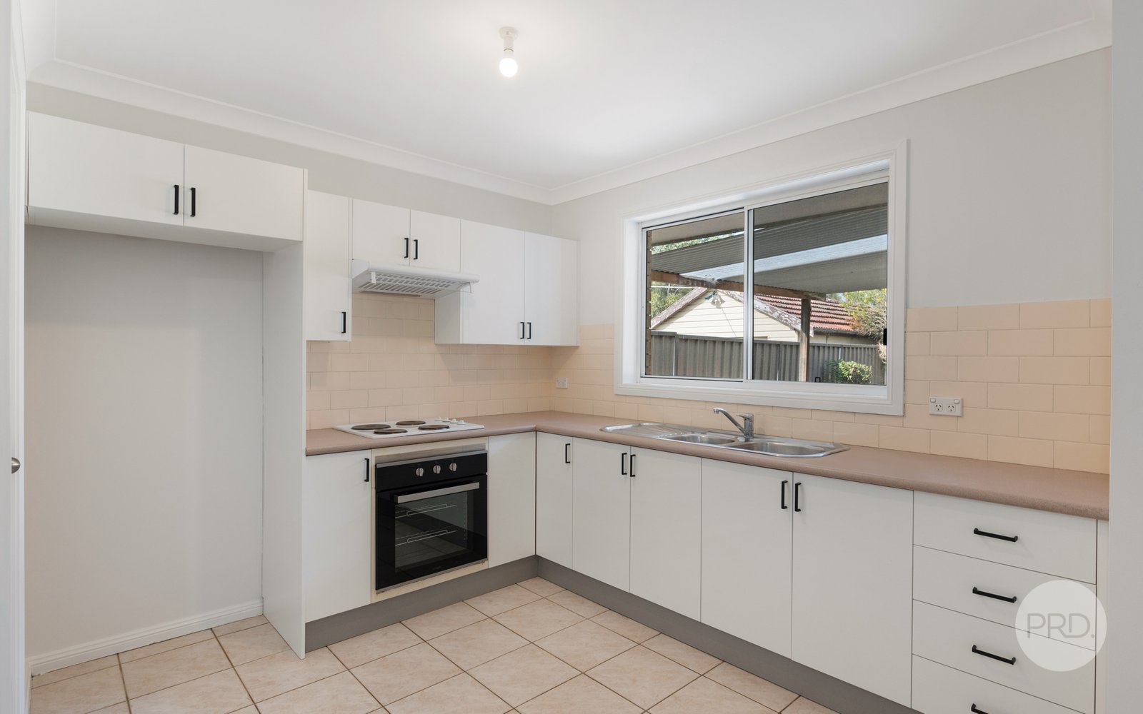 2/94 Adelaide Street OXLEY PARK 2