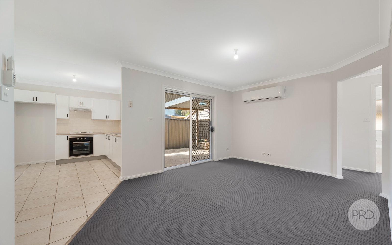 2/94 Adelaide Street OXLEY PARK 4