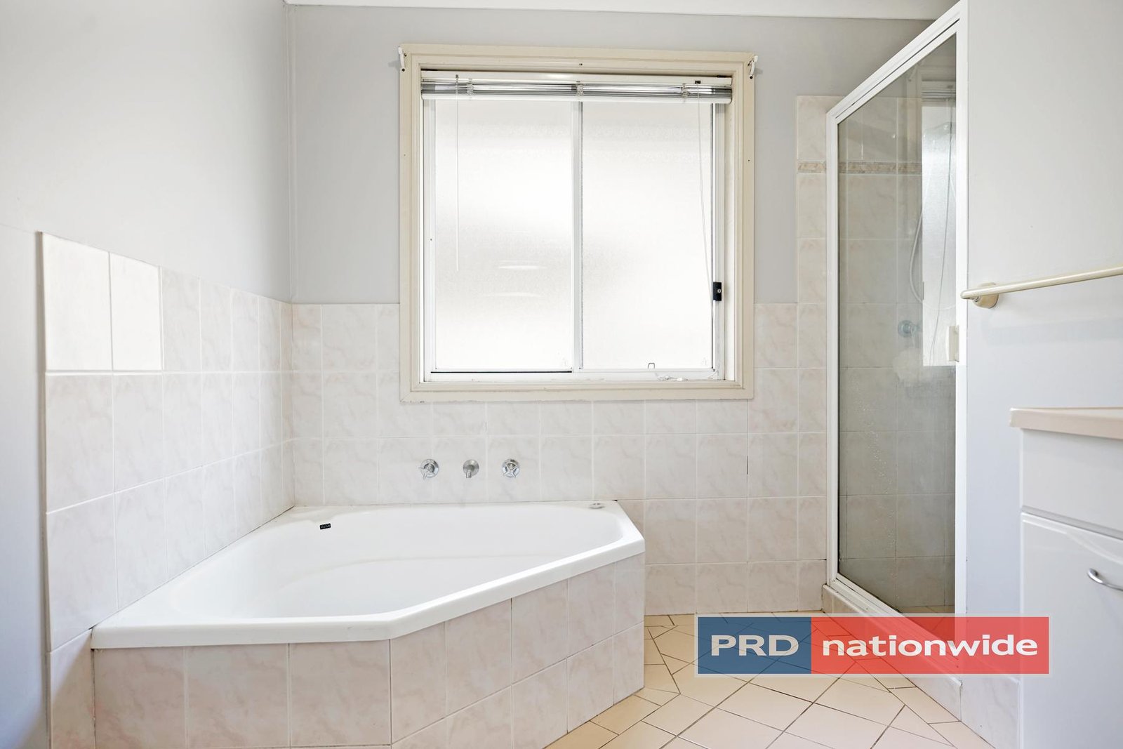 2/94 Adelaide Street OXLEY PARK 6