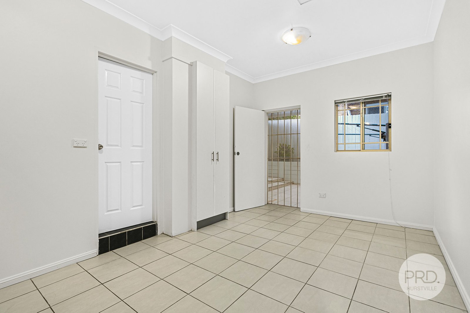 2/94 Woniora Road HURSTVILLE 7