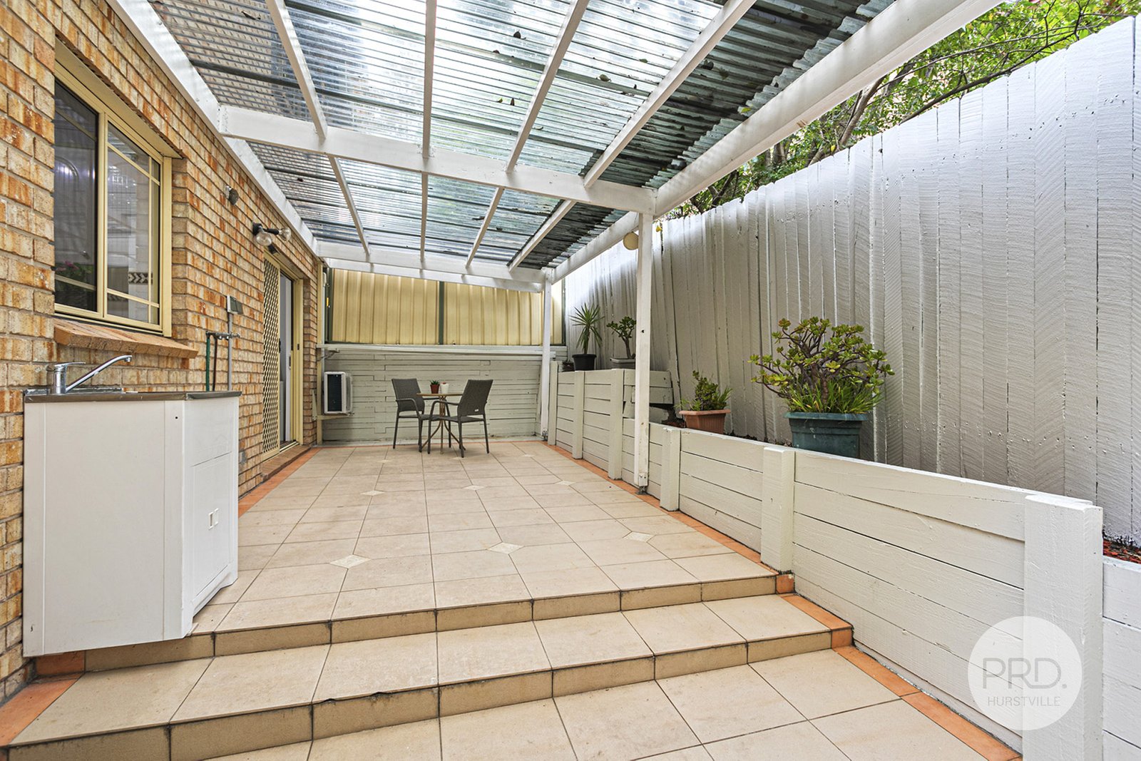 2/94 Woniora Road HURSTVILLE 8