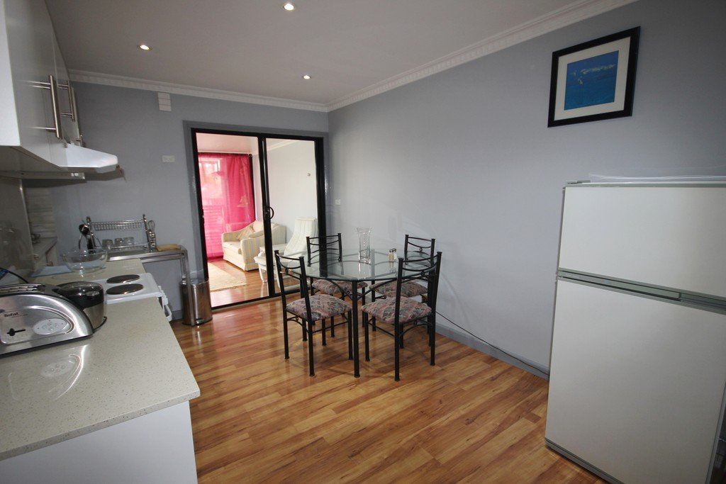 2/95 Wollongong Road ARNCLIFFE 4