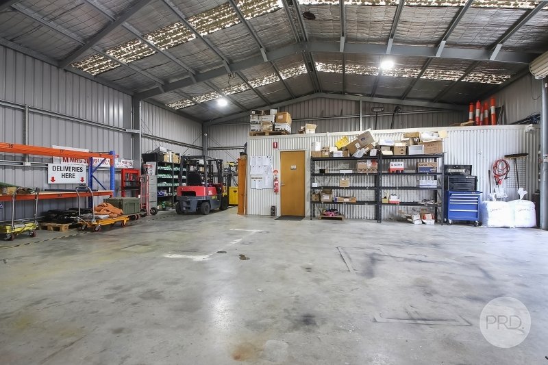 2/958 Carcoola Street NORTH ALBURY 4