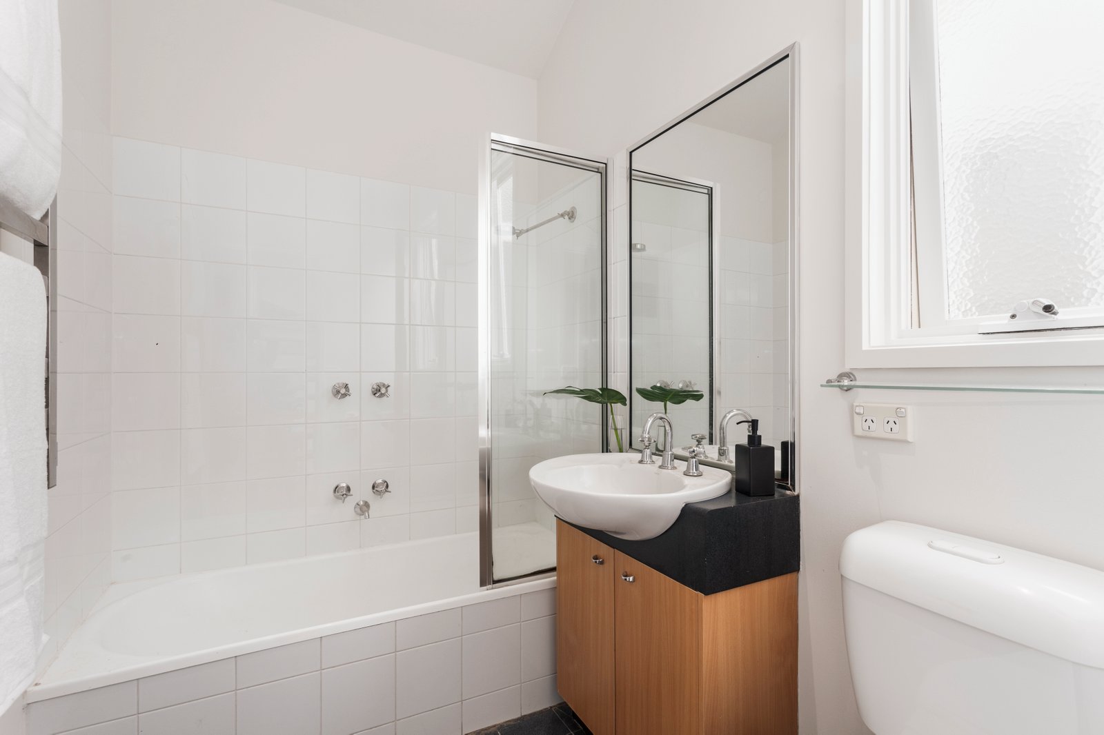 Real Estate and Property in 2/96 Broadway, Elwood, VIC