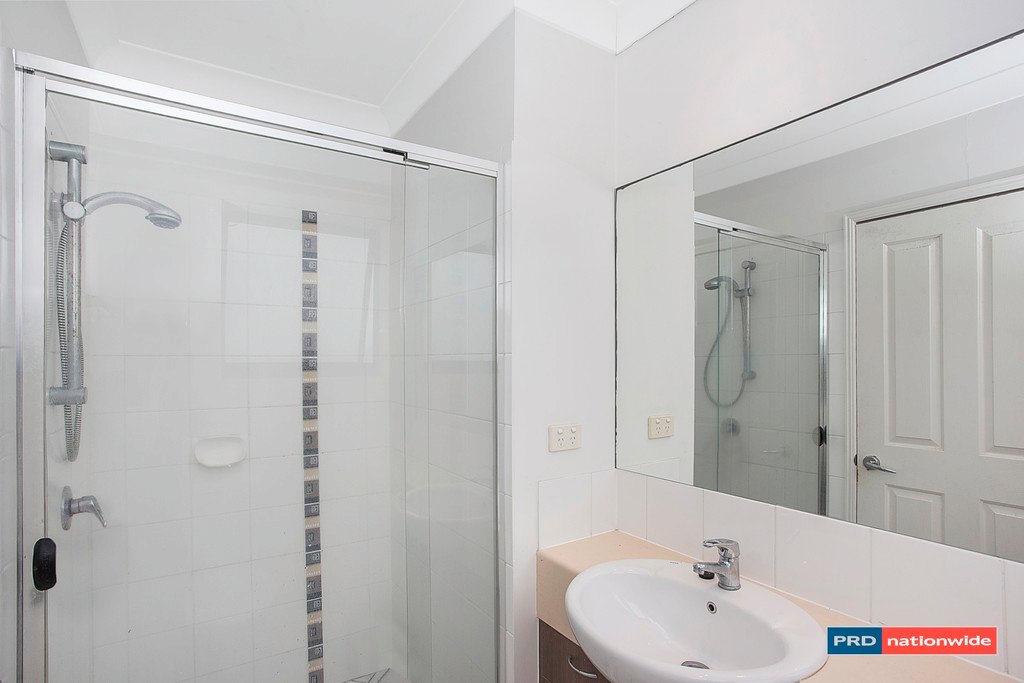 29/6 Fifth Avenue BURLEIGH HEADS 9