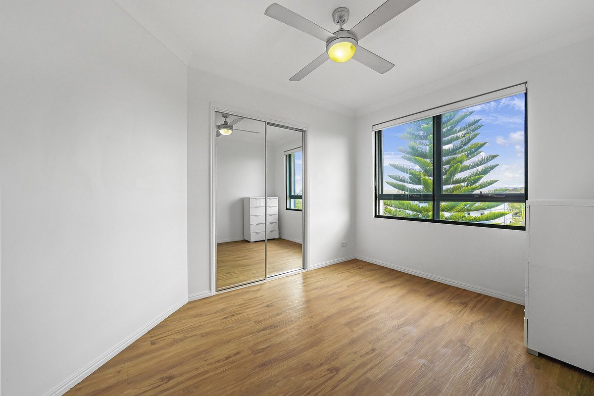 29/6 Fifth Avenue BURLEIGH HEADS 10