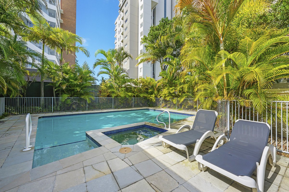 29/6 Fifth Avenue BURLEIGH HEADS 12