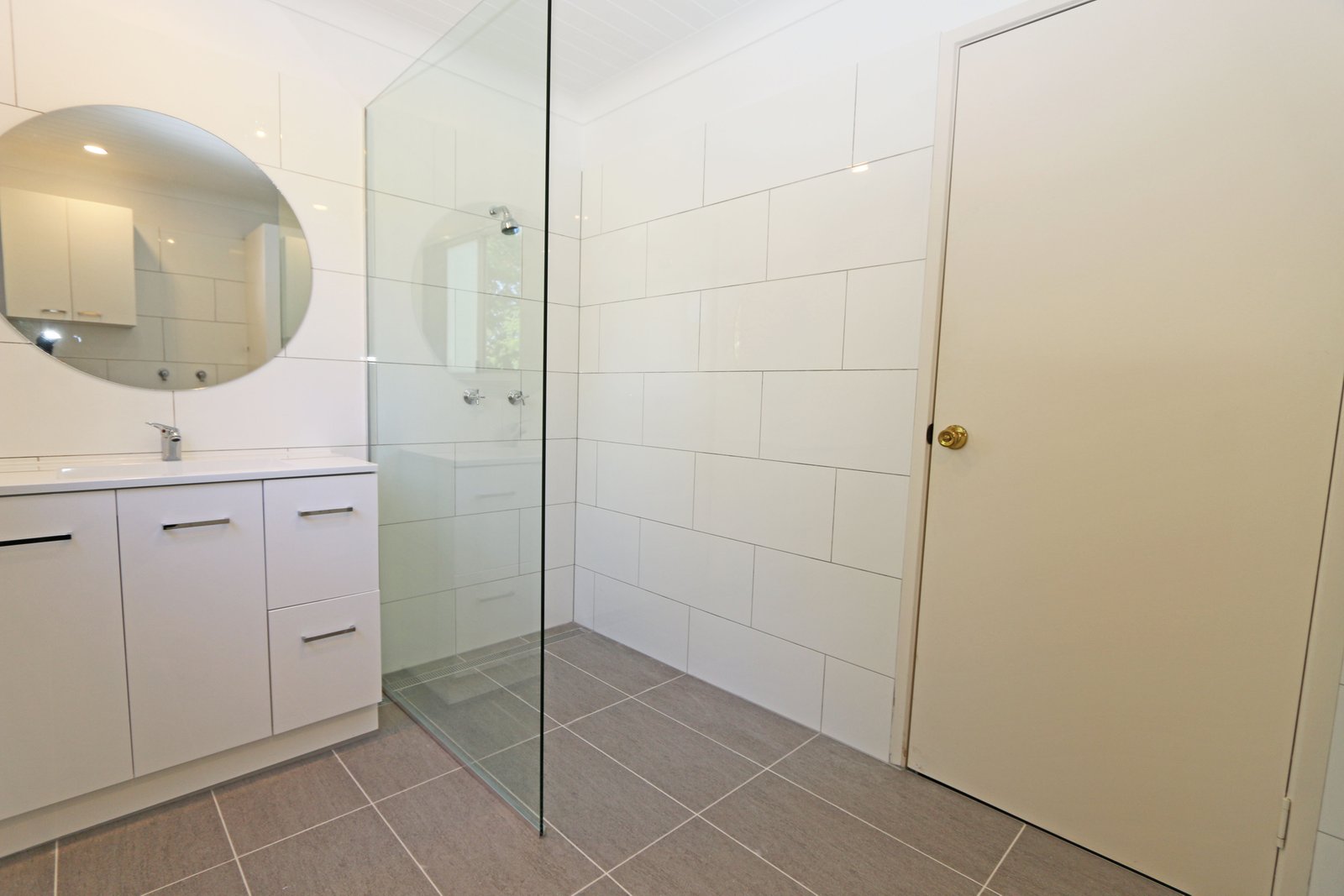 2/96 Johnston Street SOUTHPORT 1
