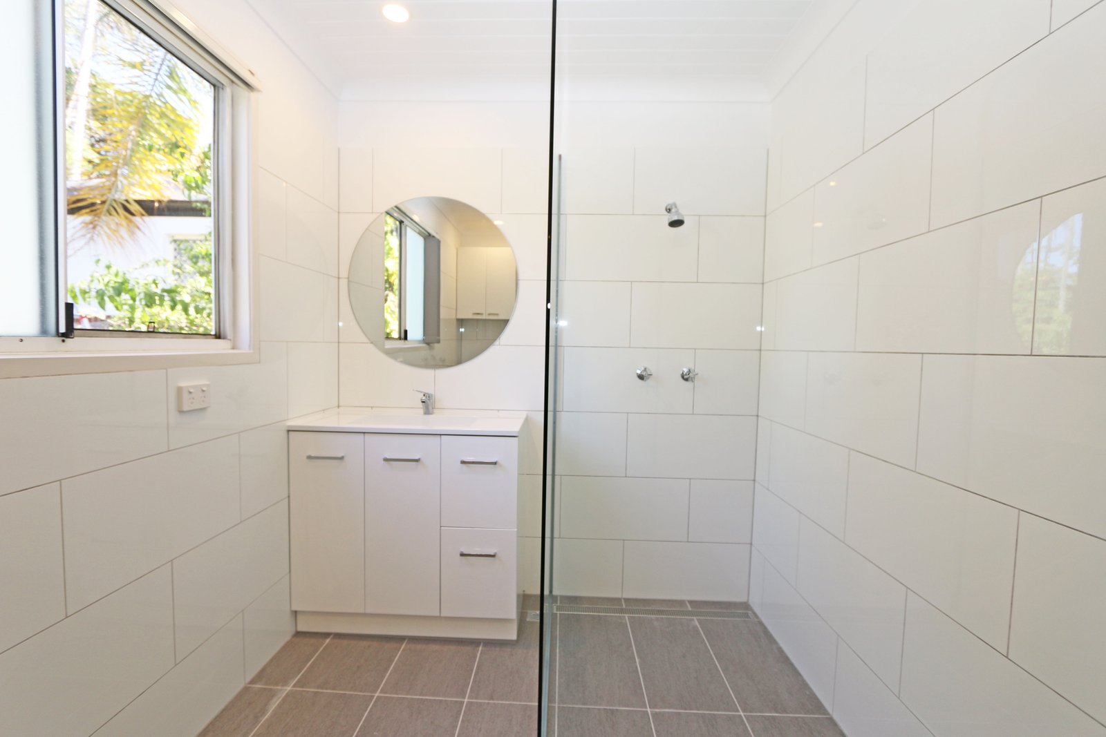 2/96 Johnston Street SOUTHPORT 4