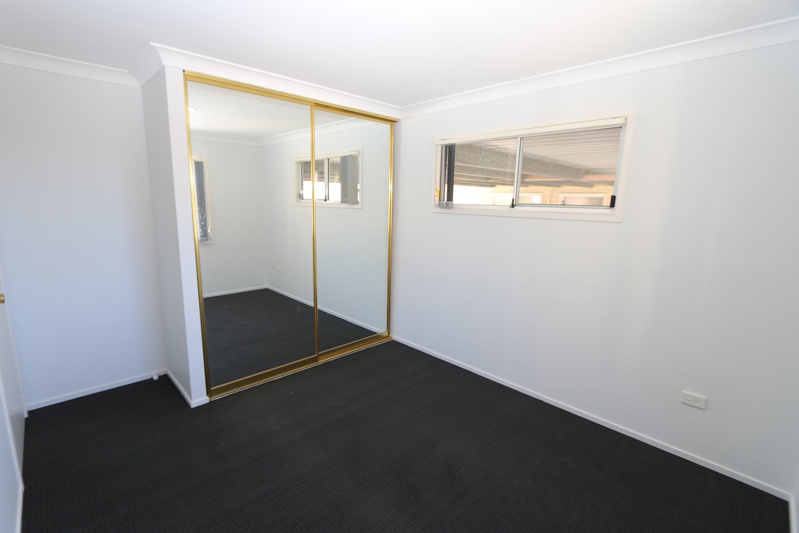2/96 Johnston Street SOUTHPORT 6