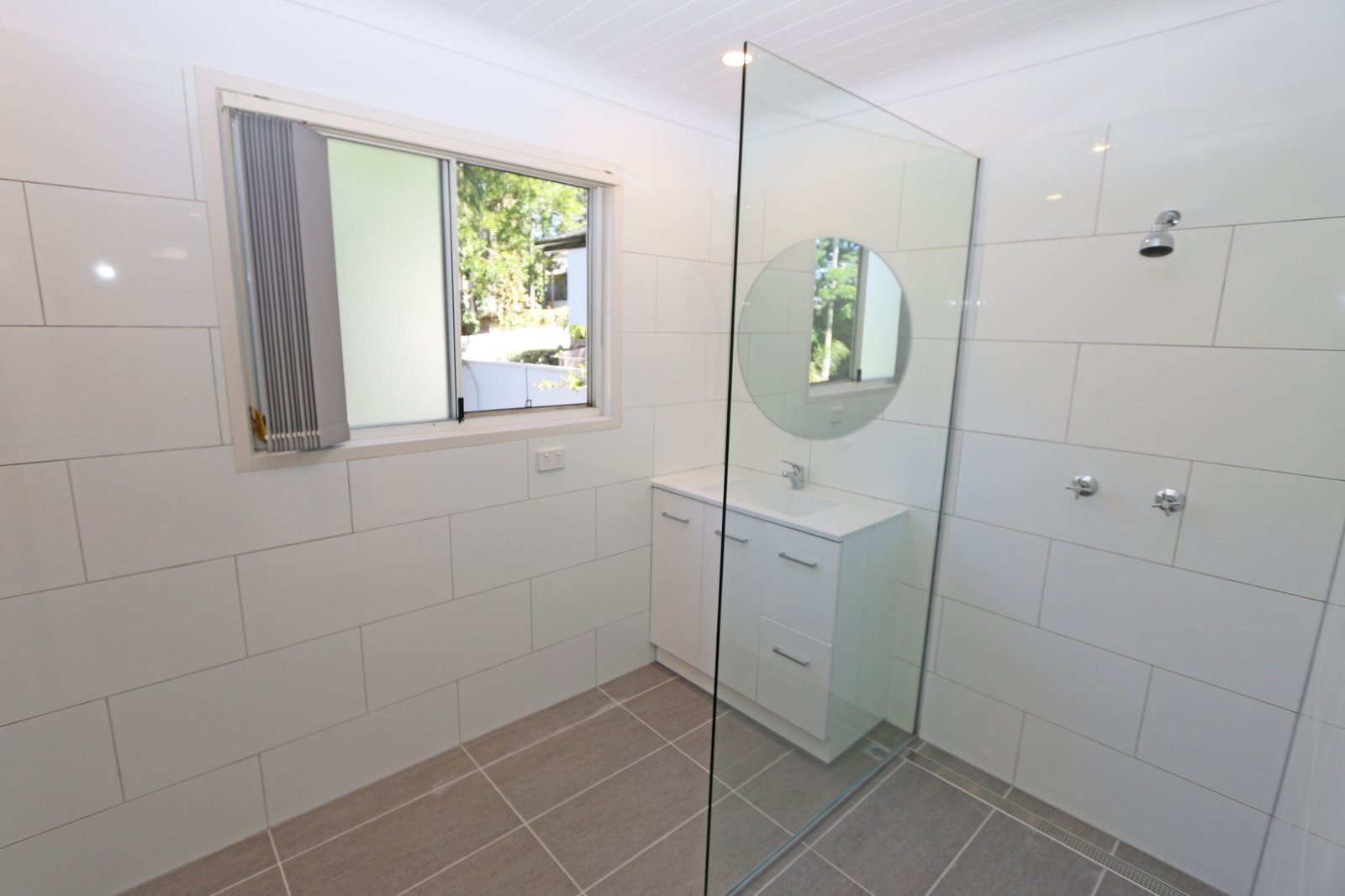 2/96 Johnston Street SOUTHPORT 9