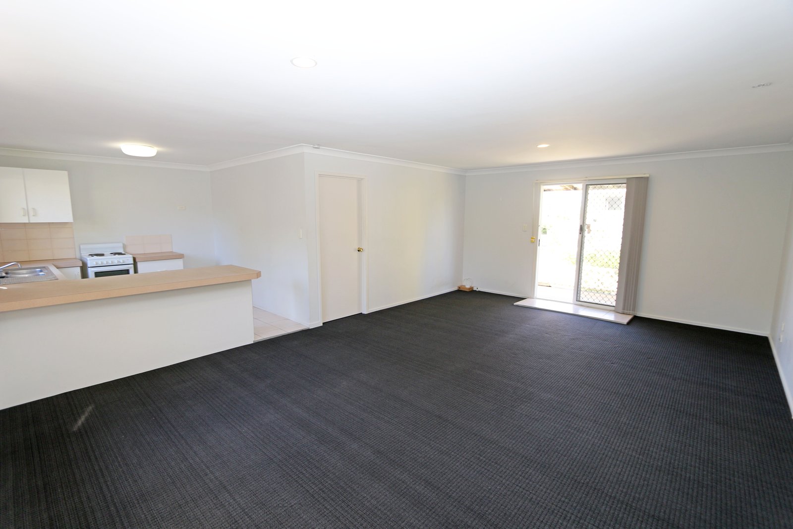 2/96 Johnston Street SOUTHPORT 11