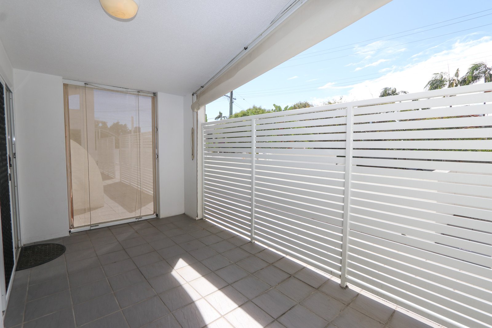 2/96 Stanhill Drive CHEVRON ISLAND 10