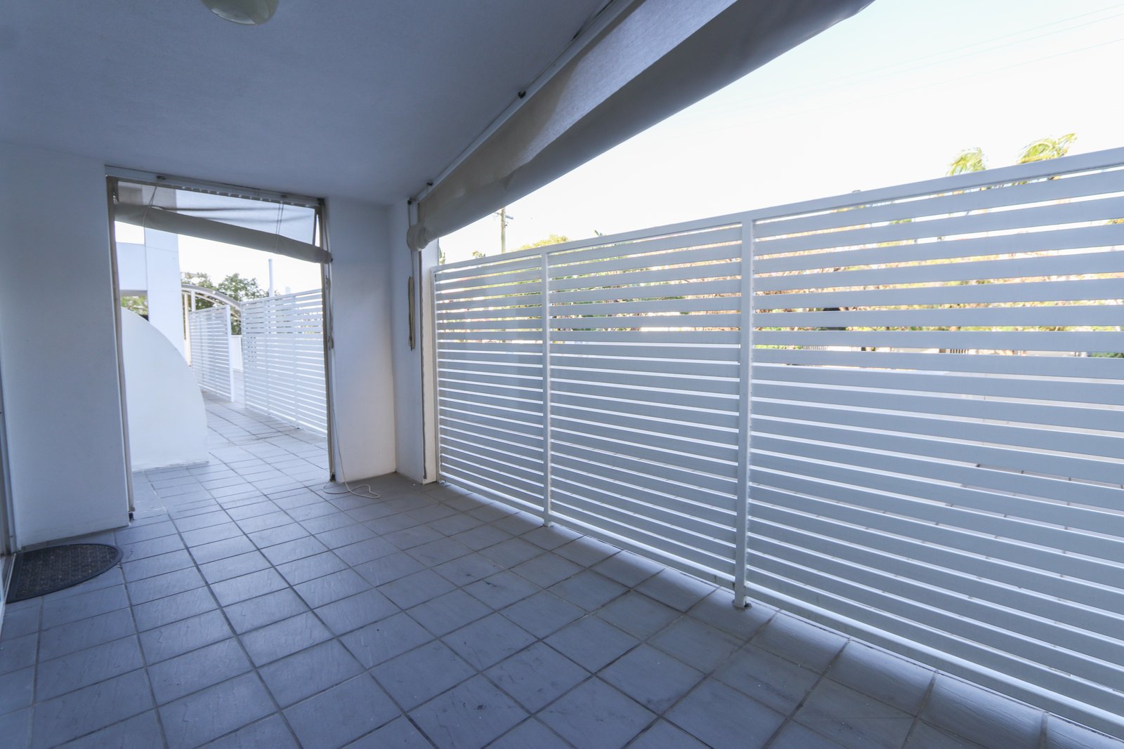 2/96 Stanhill Drive CHEVRON ISLAND 12