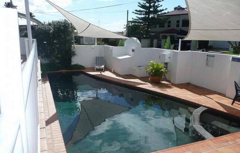 2/96 Stanhill Drive CHEVRON ISLAND 2