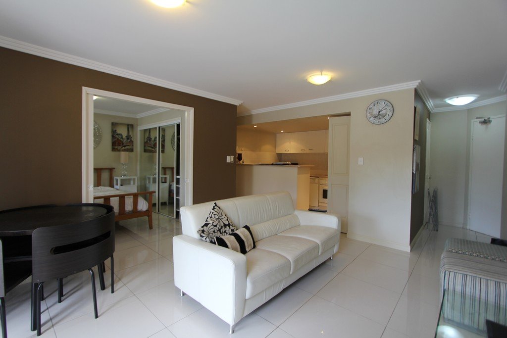 2/96 Stanhill Drive CHEVRON ISLAND 7