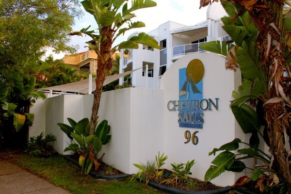 2/96 Stanhill Drive CHEVRON ISLAND 3