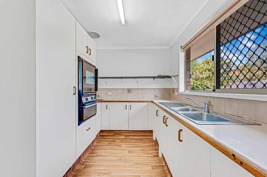 2/97 Corunna Cres  ASHMORE 4