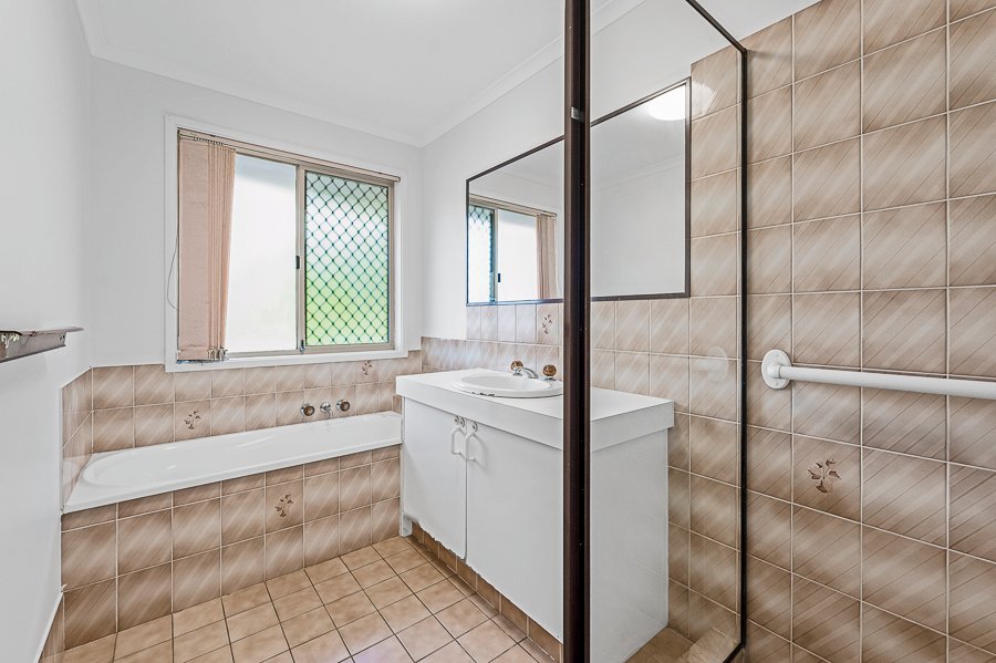 2/97 Corunna Cres  ASHMORE 6