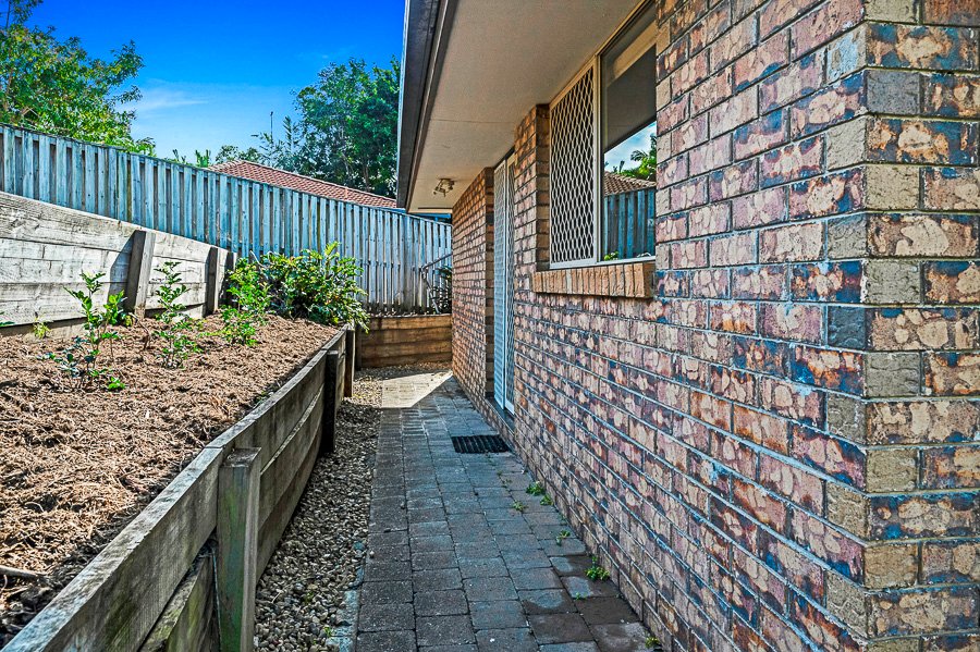 2/97 Corunna Cres  ASHMORE 10