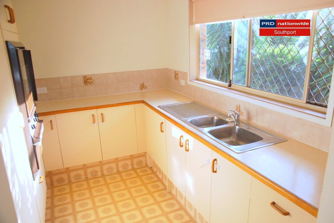 2/97 Corunna Cres  ASHMORE 3