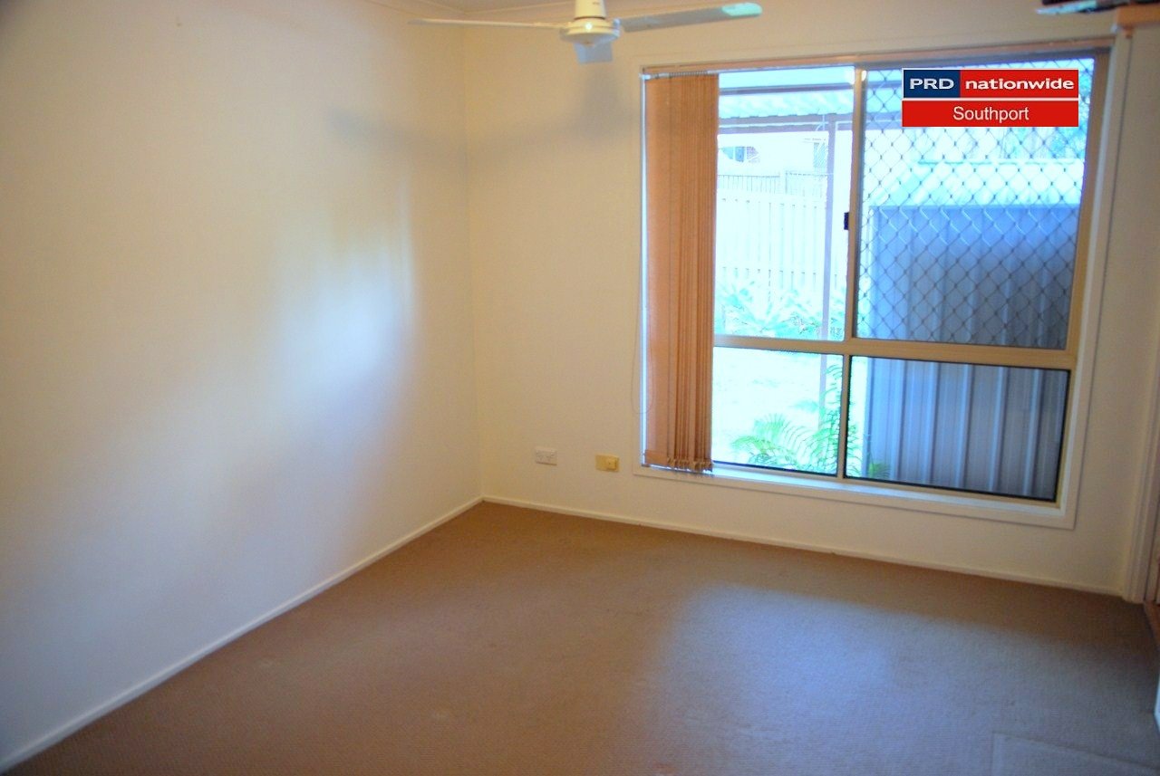 2/97 Corunna Cres ASHMORE 5