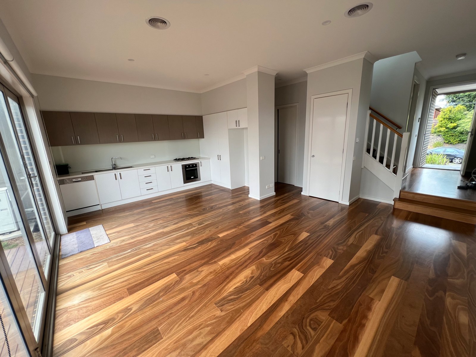 Gallery: 2/97 Huntingdale Road