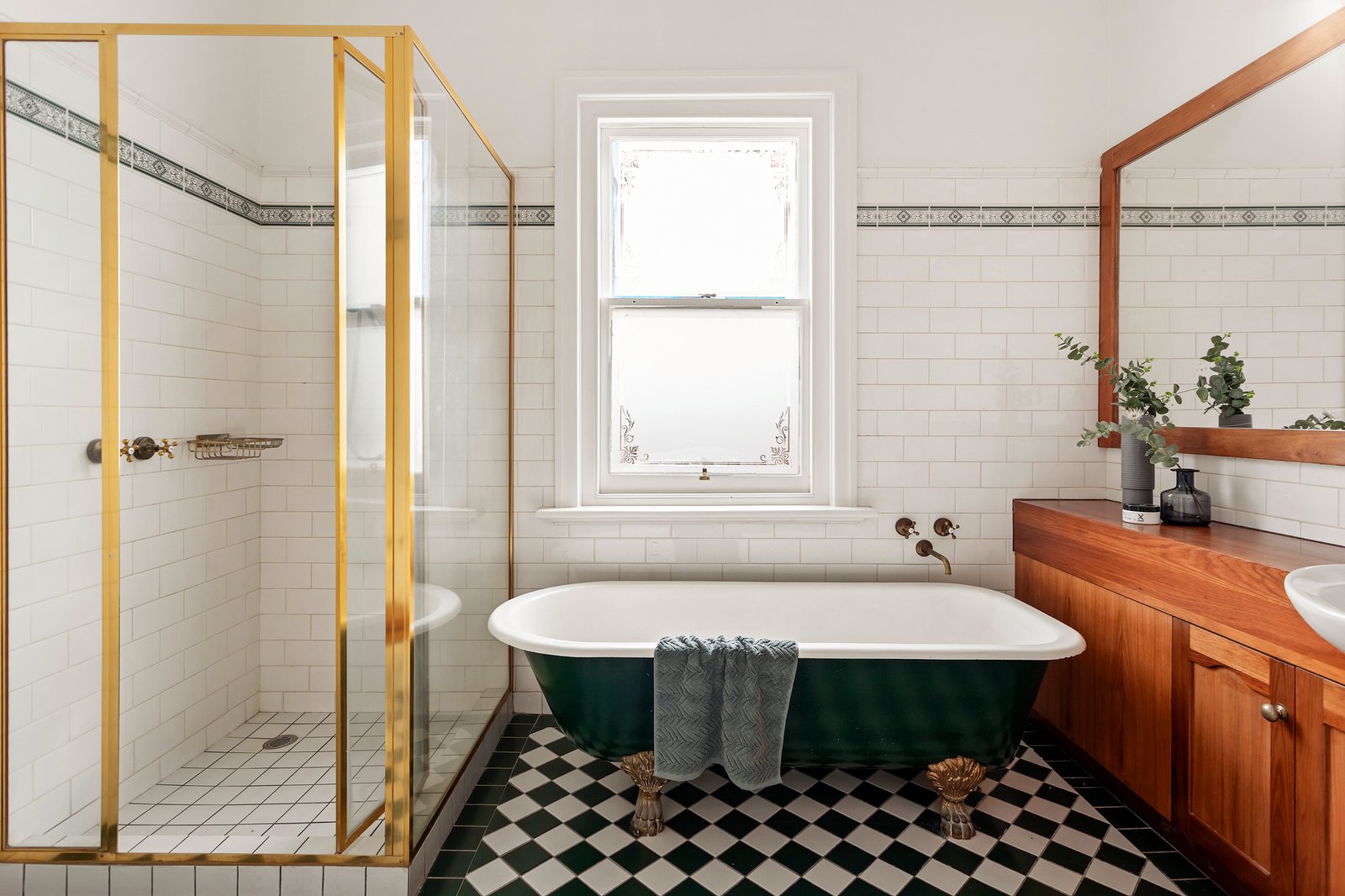 Real Estate and Property in 298 Alma Road, Caulfield North, VIC