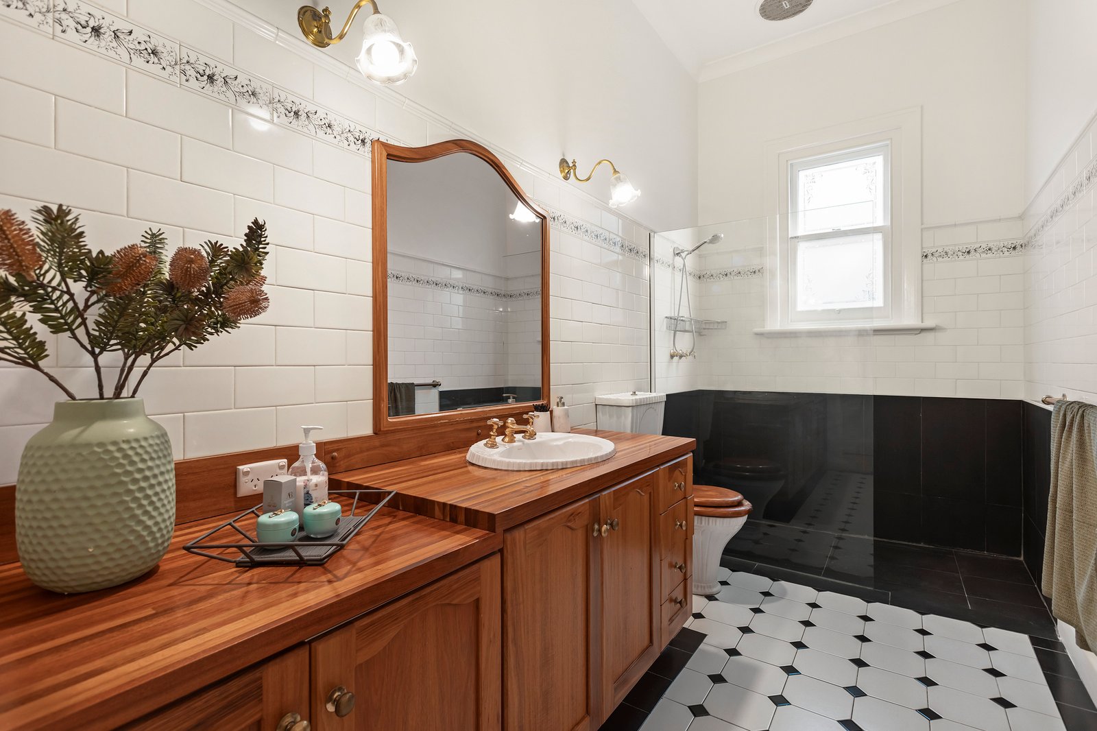 Real Estate and Property in 298 Alma Road, Caulfield North, VIC