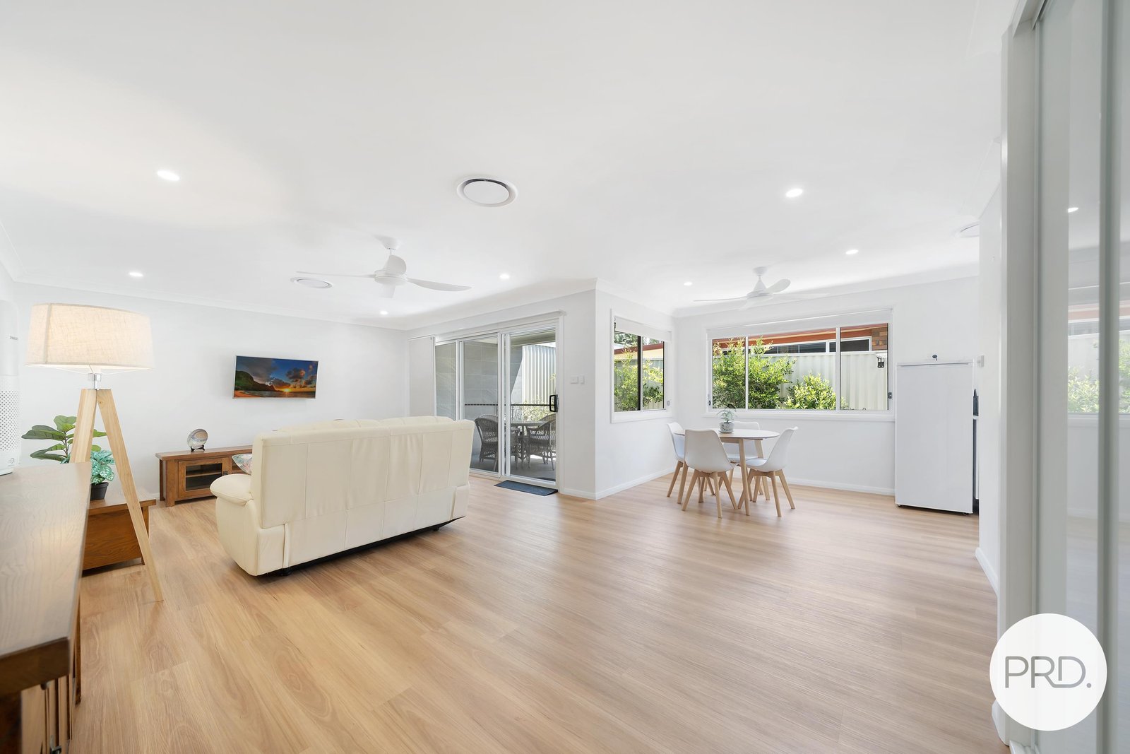 2/98 Lord Street LAURIETON 6