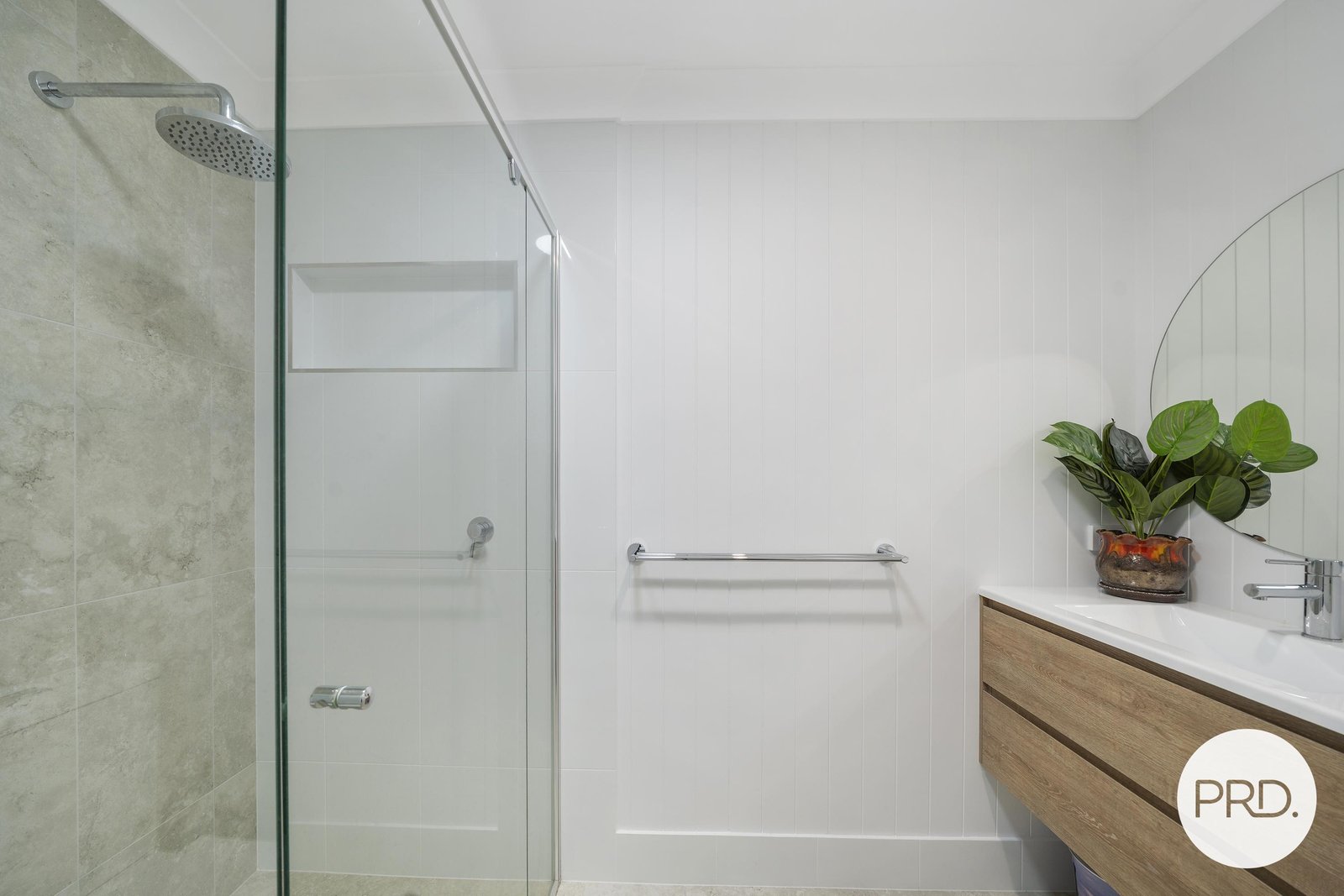 2/98 Lord Street LAURIETON 11