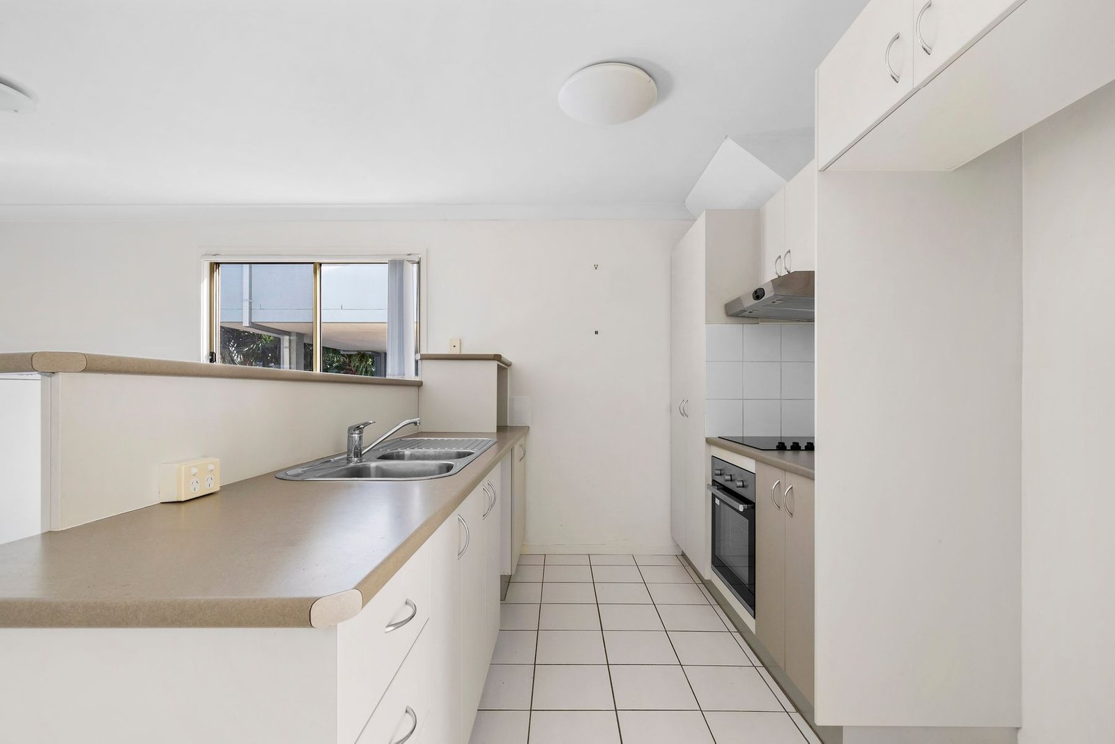 2/99 Hercules Road, KIPPARING QLD 4021