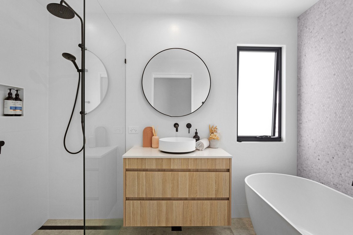 2/99 Nobby Parade MIAMI 12