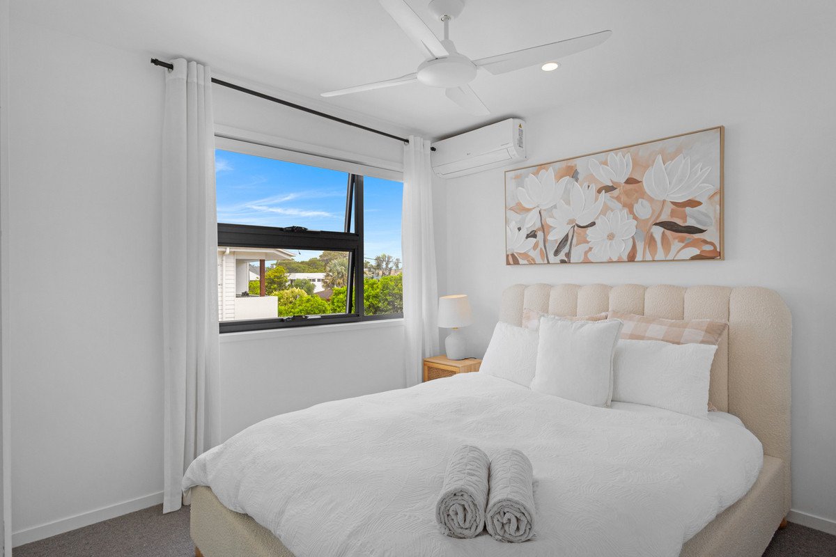 2/99 Nobby Parade MIAMI 15