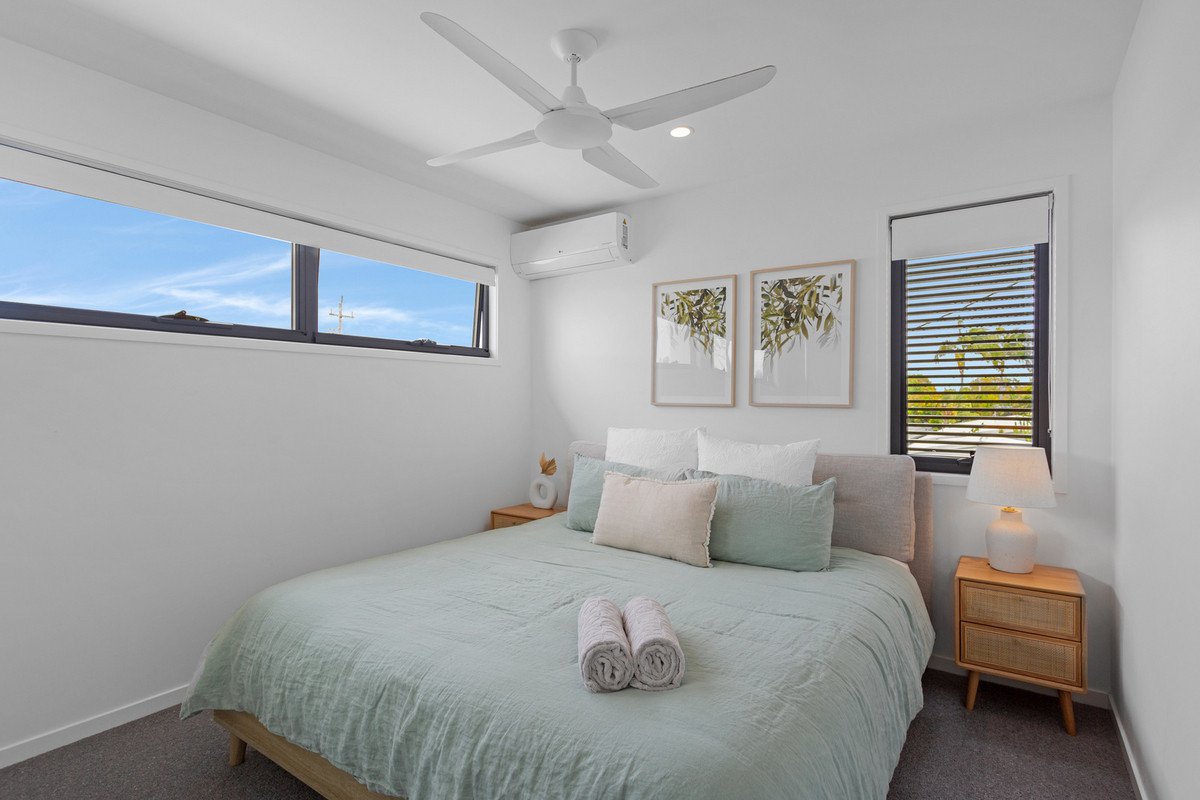 2/99 Nobby Parade MIAMI 16