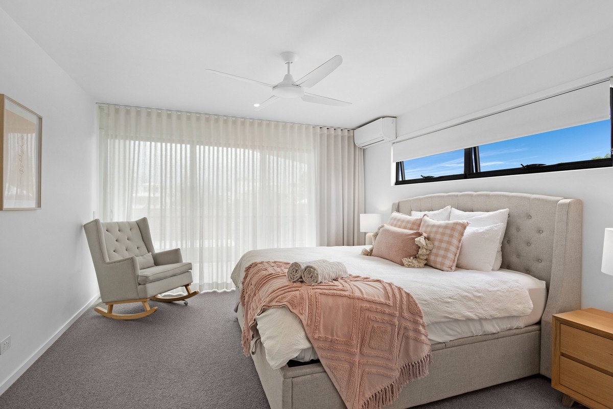 2/99 Nobby Parade MIAMI 10