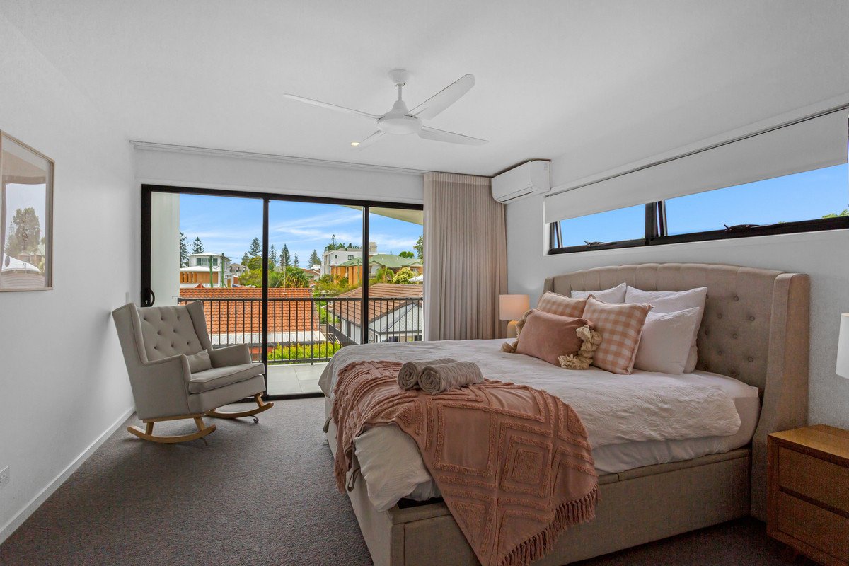 2/99 Nobby Parade MIAMI 11