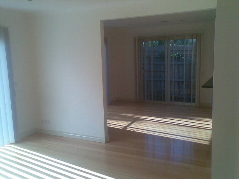 Gallery: 2/99 Roberts Street