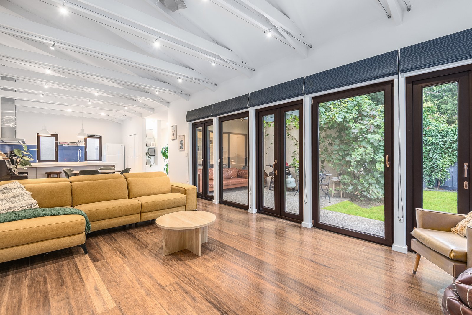 Gallery: 2/99 South Valley Road